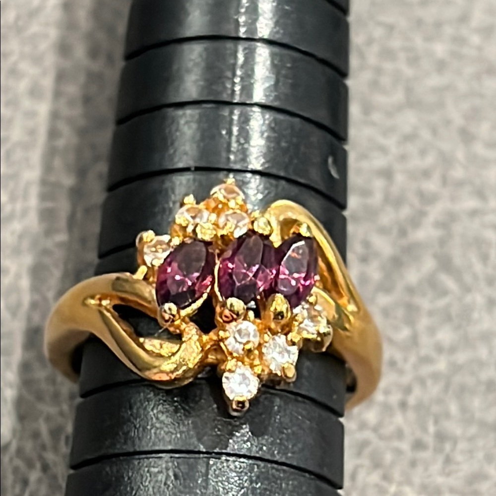 *Elegant Gold Toned and Purple Gemstone Ring